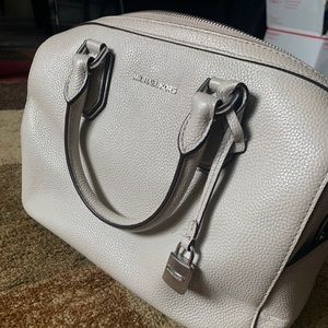 Micahel kors bag